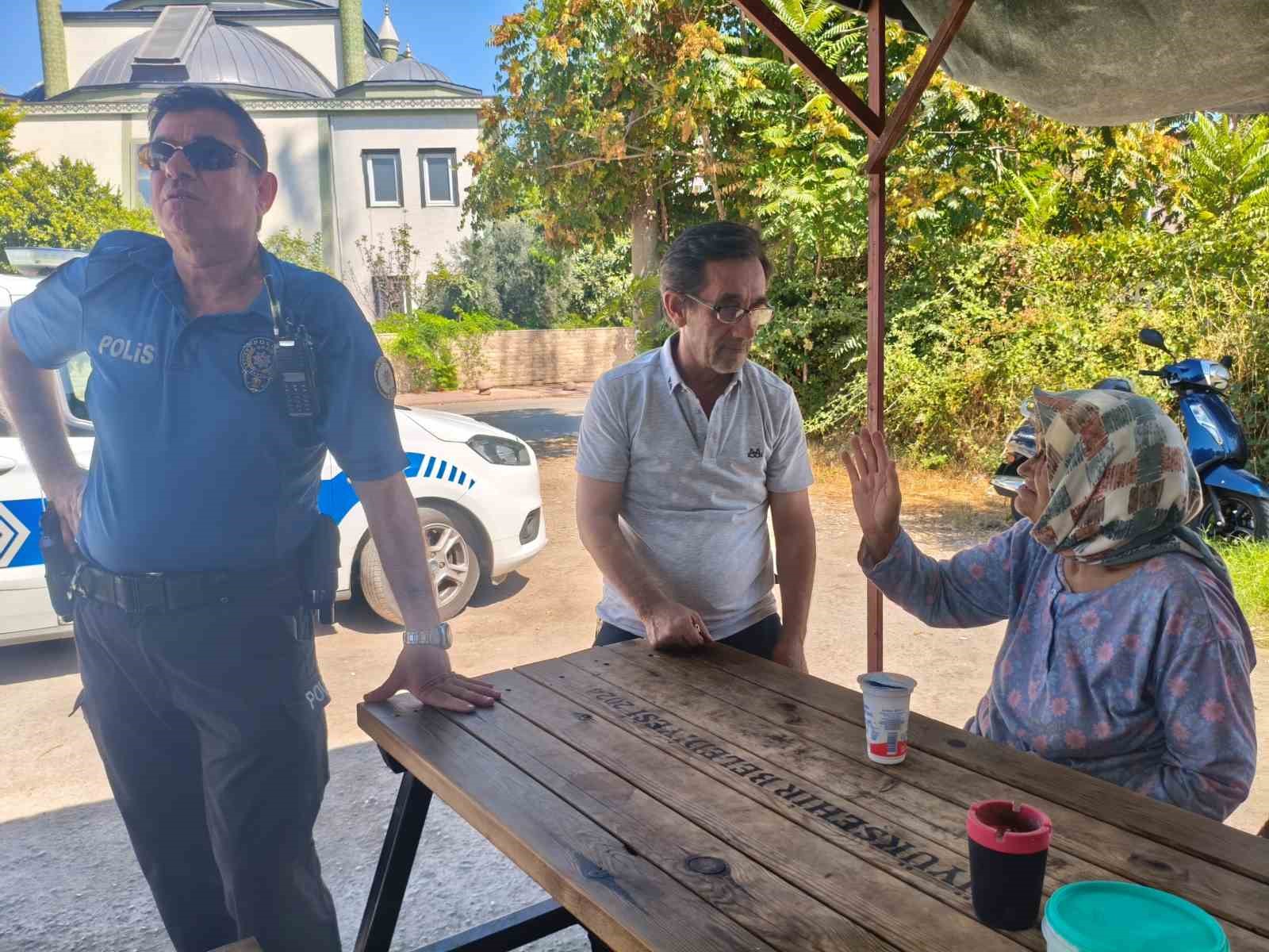 Son durakta otob&uuml;sten inmeyen kadın i&ccedil;in şof&ouml;rler seferber oldu
