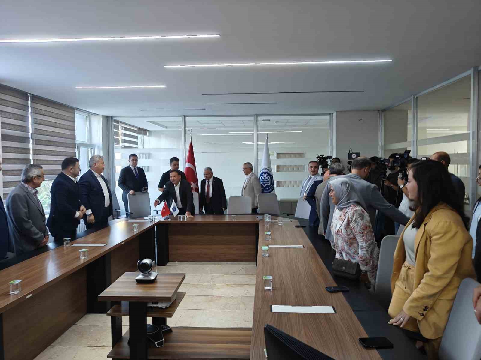 ERÜ’de hem açılış hem protokol töreni