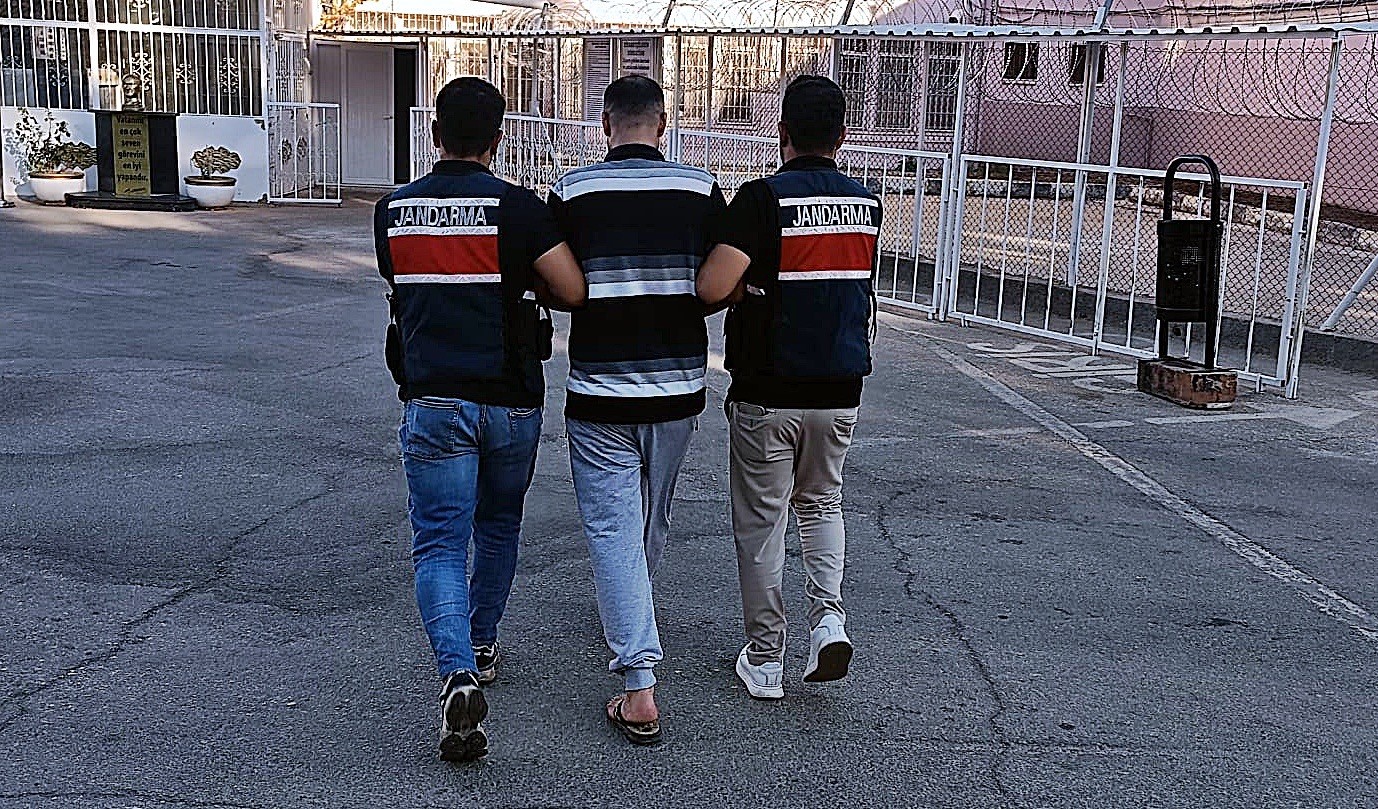 Gaziantep&rsquo;te eylem hazırlığındaki DEAŞ &uuml;yelerine şafak operasyonu: 2 g&ouml;zaltı
