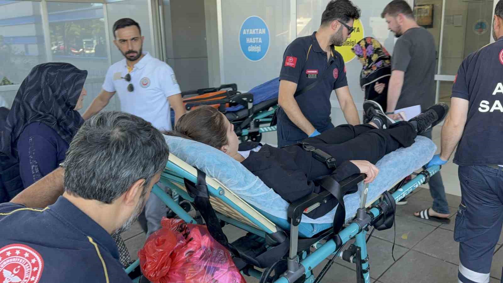 &Ouml;ğrenci servisine silahlı saldırı: 1&rsquo;i &ouml;ğrenci 2 yaralı
