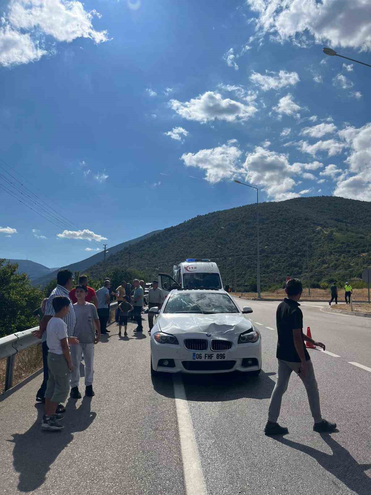 Kavşakta otomobilin çarptığı yaya hayatını kaybetti
