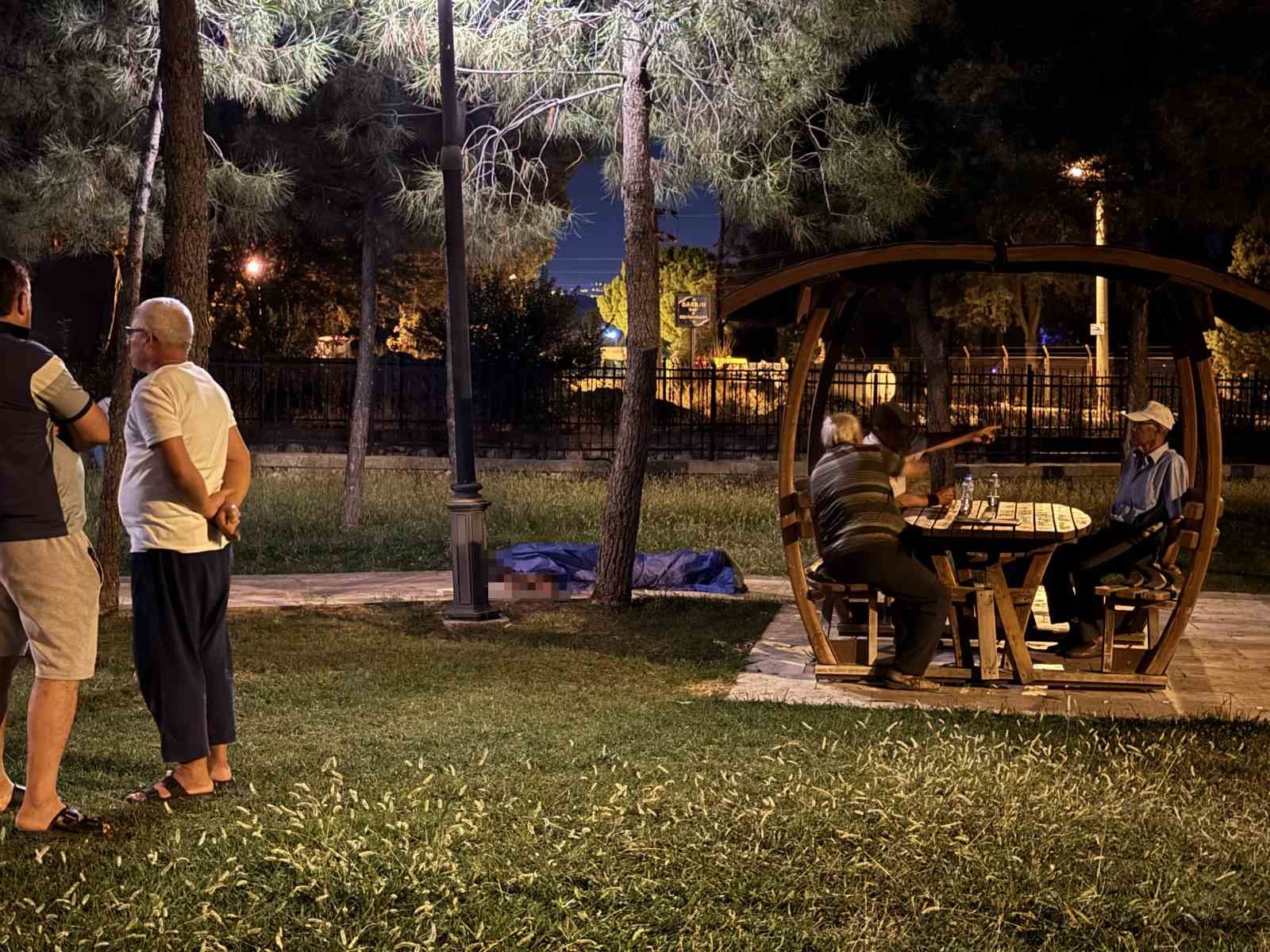 Eve giderken dengesini kaybedip d&uuml;şen yaşlı adam hayatını kaybetti
