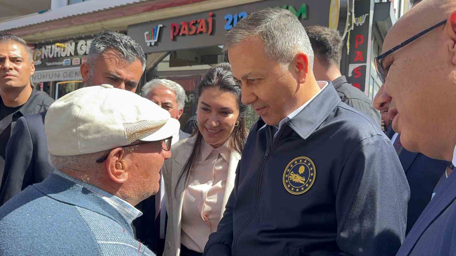 Bakan Yerlikaya Ağrı’da esnafla buluştu, taleplerini dinledi