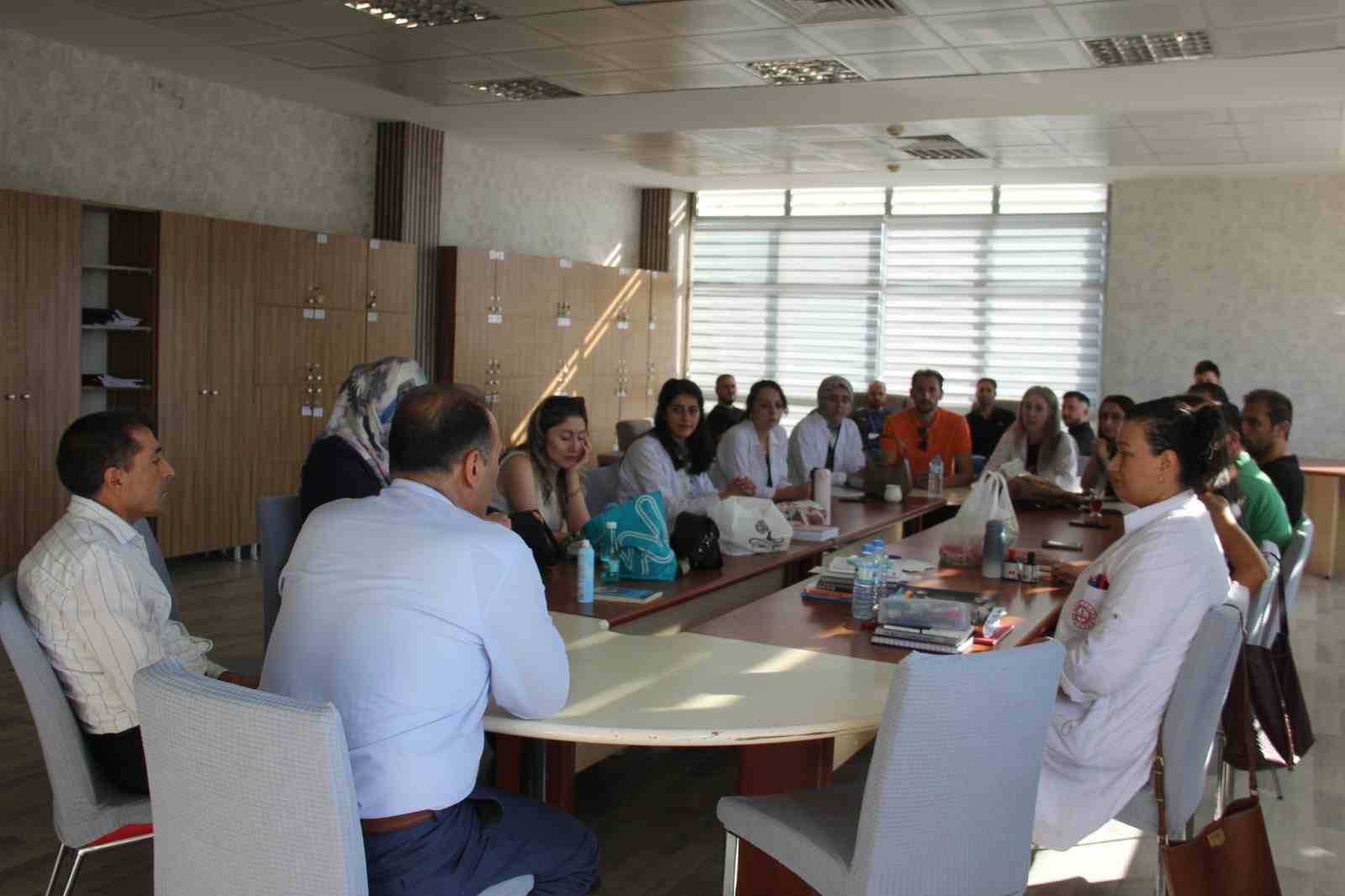 G&uuml;n, Iğdır Anadolu Lisesi&rsquo;ni ziyaret etti
