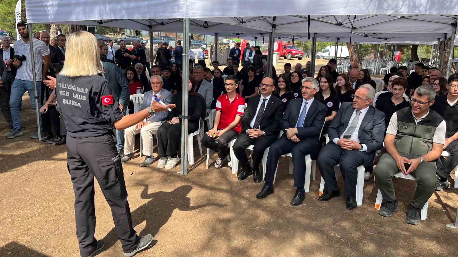 ’İlk dersim yeşil vatan’ yanan ormanda gerçekleşti