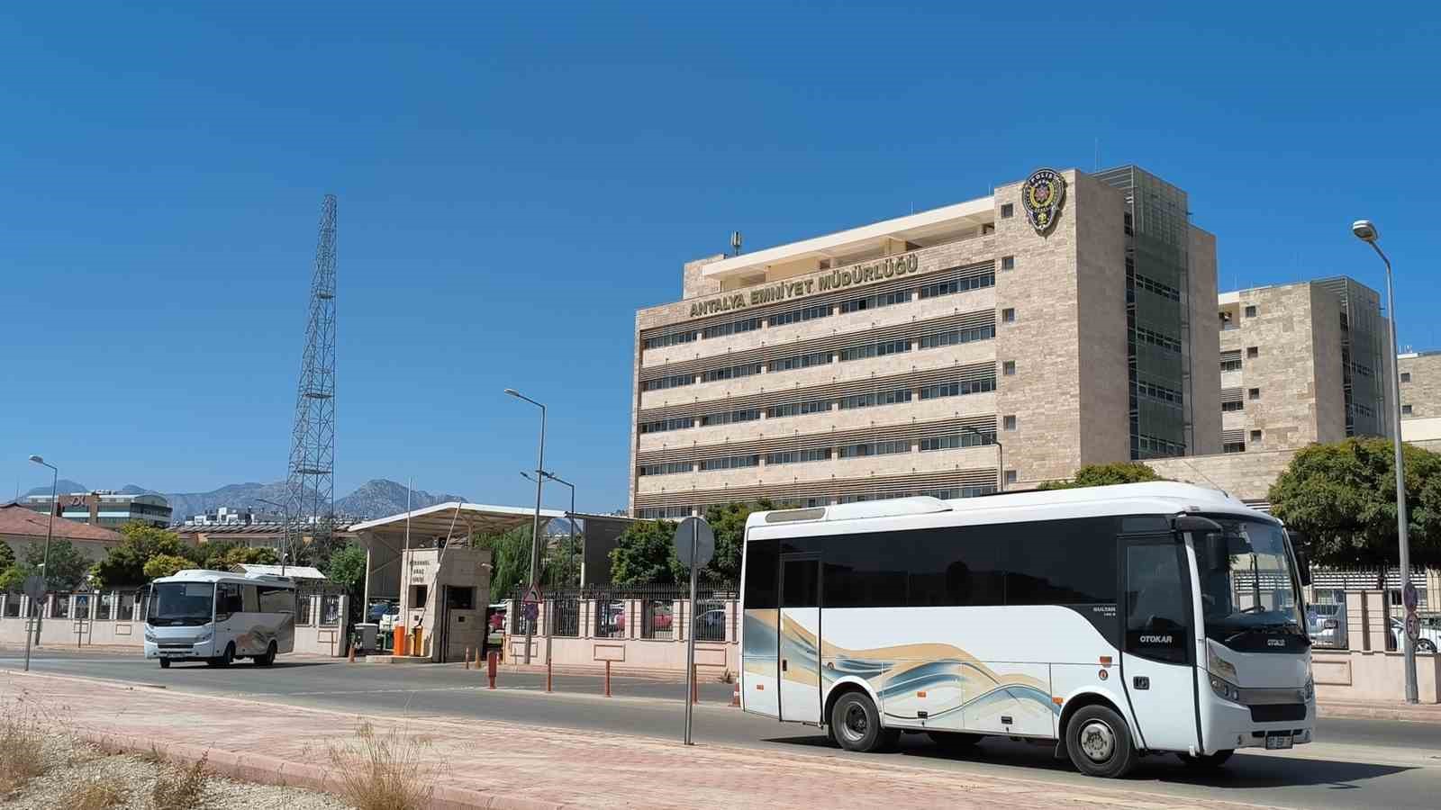 Antalya’daki ‘rüşvet’ soruşturmasında 14 şüpheli adliyeye sevk edildi