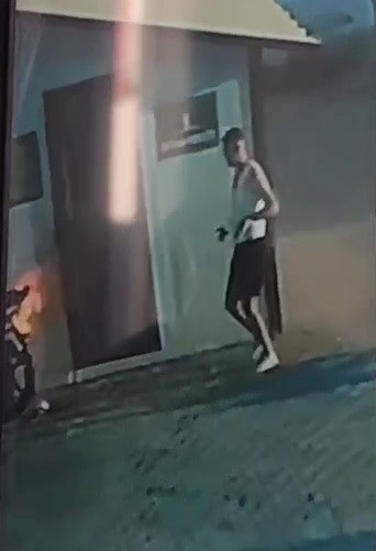 Park halindeki motosiklet alev aldı