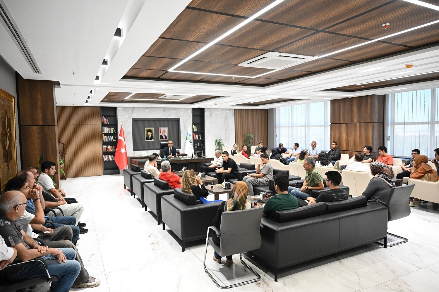 Yeşilyurt&rsquo;ta YKS&rsquo;de ilk 2 bine giren &ouml;ğrencilere &ouml;d&uuml;l
