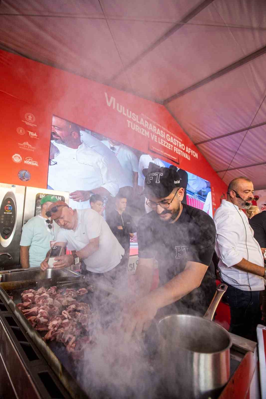 D&uuml;nyanın en b&uuml;y&uuml;k sucuklu yumurtası rekor denemesi yapılacak
