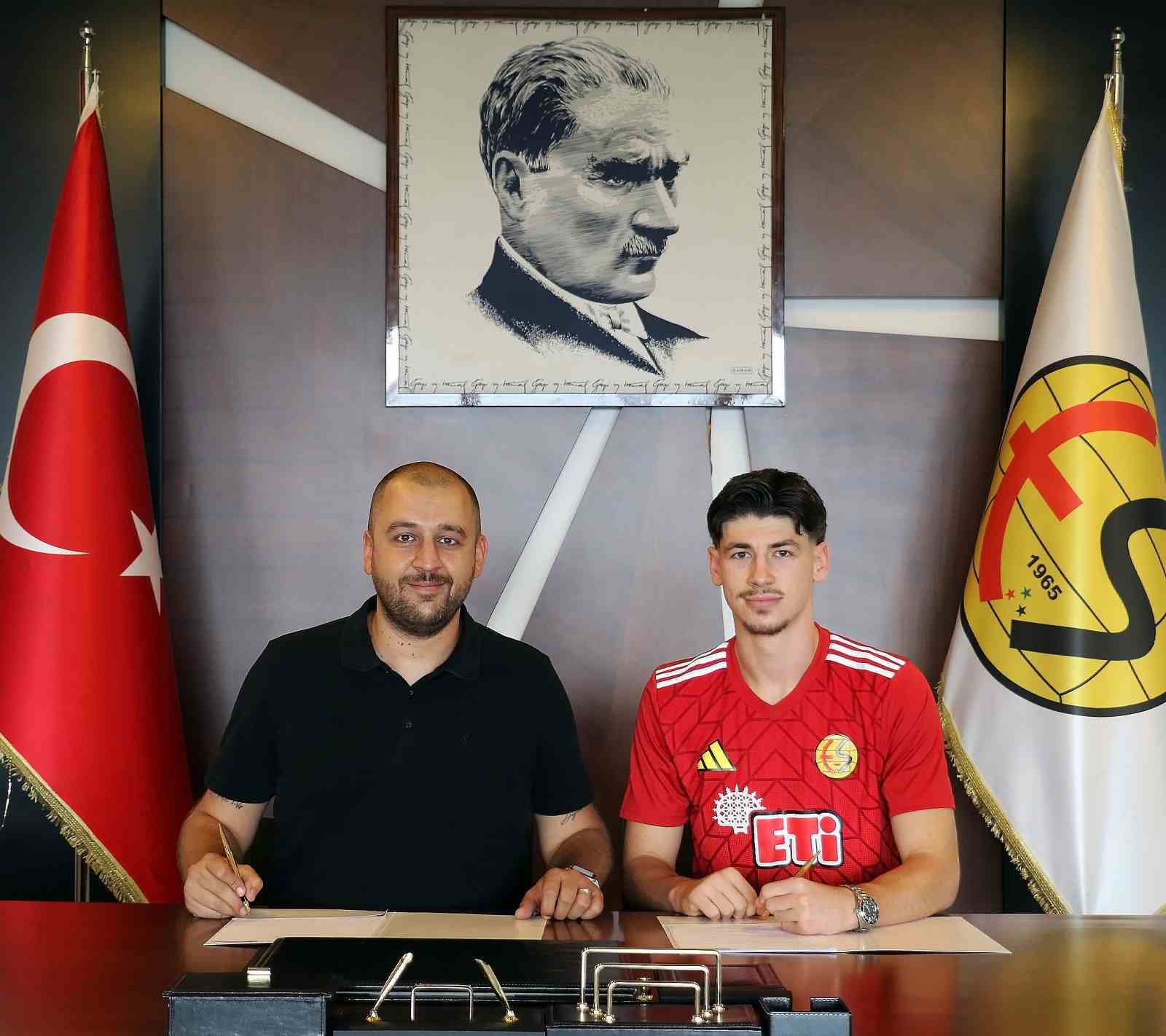 Eskişehirspor, 21 yaşındaki h&uuml;cum oyuncusunu transfer etti
