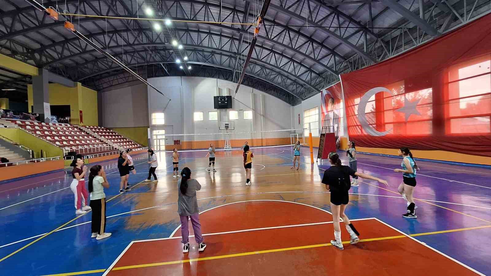 Bulanık&rsquo;ta voleybol antrenmanlarına yoğun ilgi
