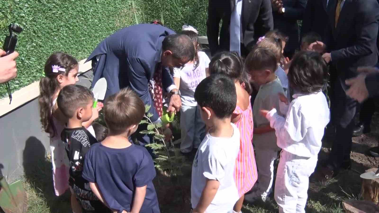 Milli Eğitim Bakanı Yusuf Tekin: "T&uuml;rkiye d&uuml;nyada son 22 yılda eğitim devrimi yapmış bir &uuml;lke olarak tanımlanıyor"
