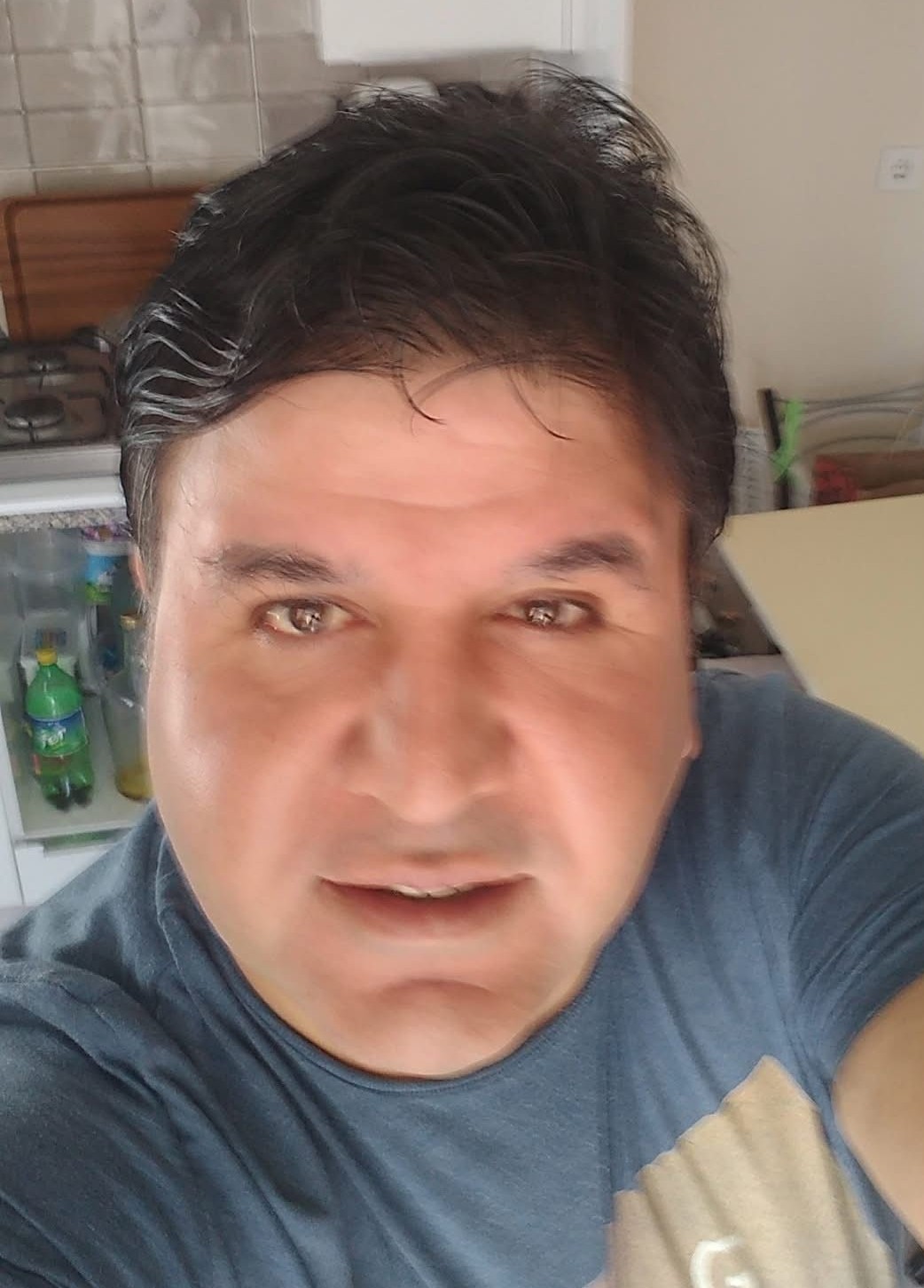 İzmir&rsquo;de tır s&uuml;r&uuml;c&uuml;s&uuml; ara&ccedil; i&ccedil;erisinde &ouml;l&uuml; bulundu
