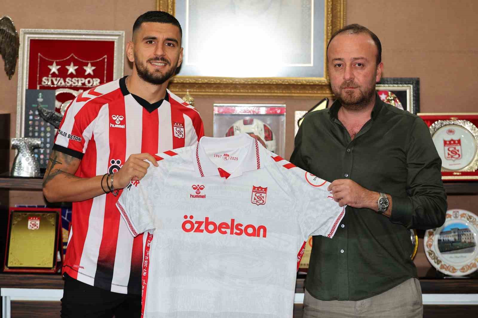 Daniel Avramovski Sivasspor&rsquo;a imzayı attı
