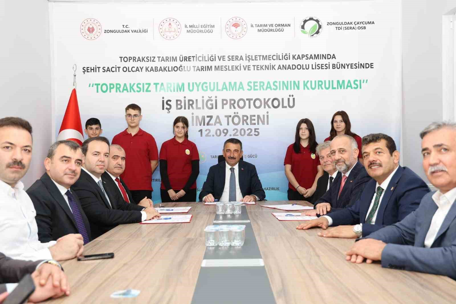 Zonguldak&rsquo;ta Sera OSB&rsquo;de ilk domates hasatı ger&ccedil;ekleştirildi
