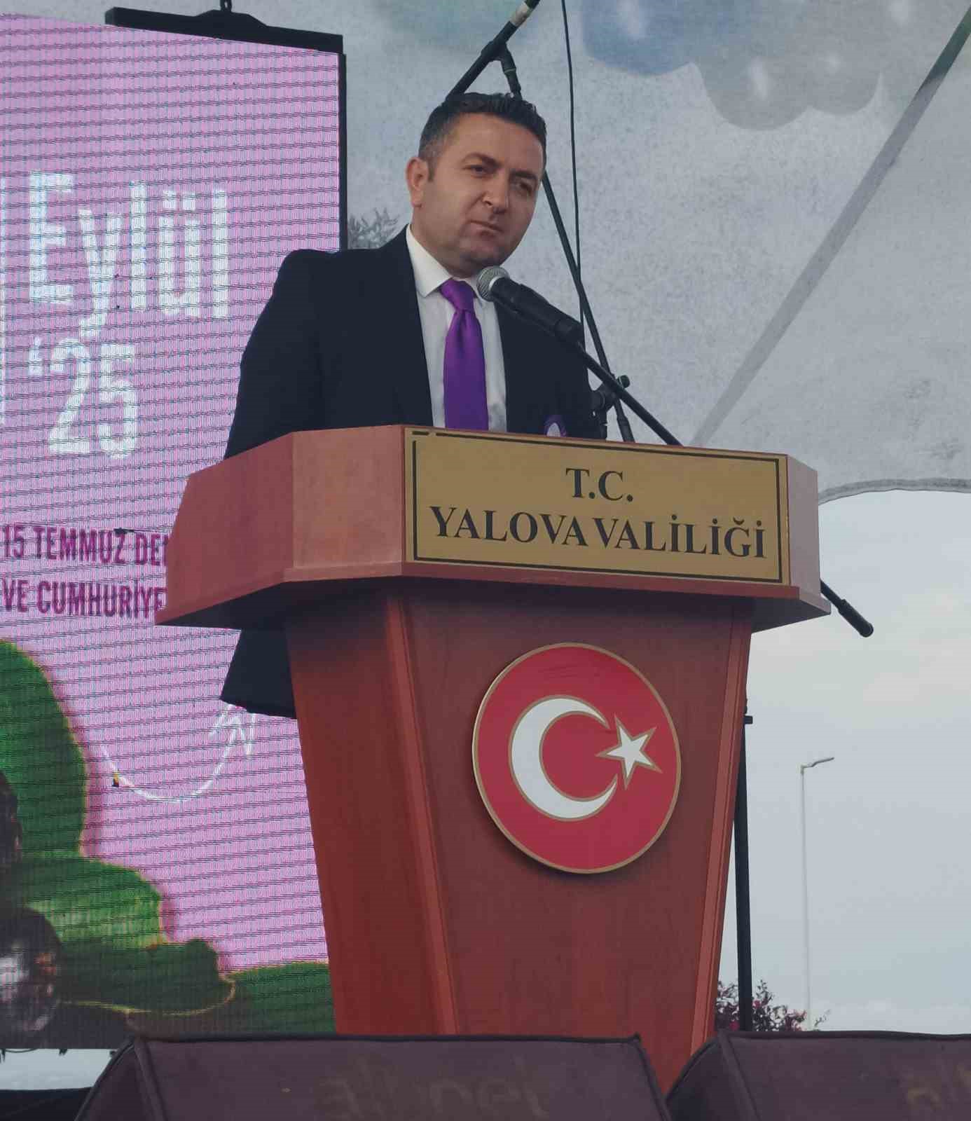 "Yalova Aronya Festivali" renkli g&ouml;r&uuml;nt&uuml;lerle başladı
