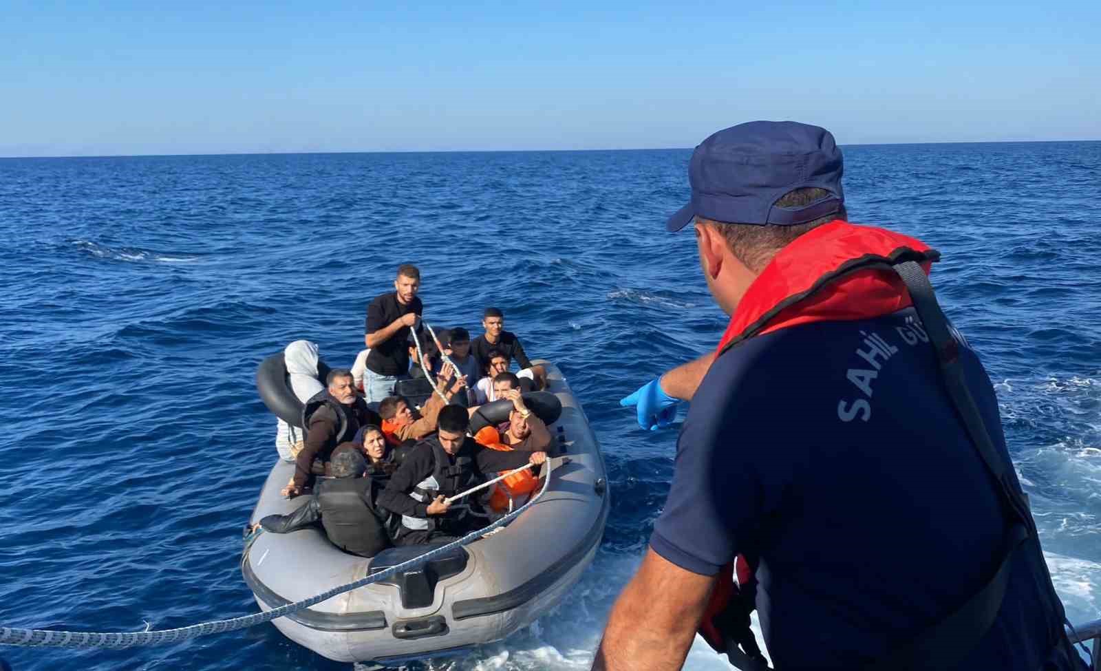 Aydın açıklarında 12 düzensiz göçmen kurtarıldı