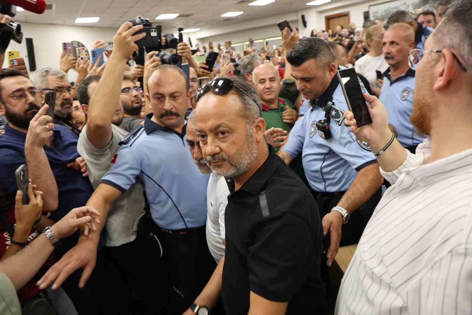 Aydın Büyükşehir Belediye Meclisi’nde gergin anlar