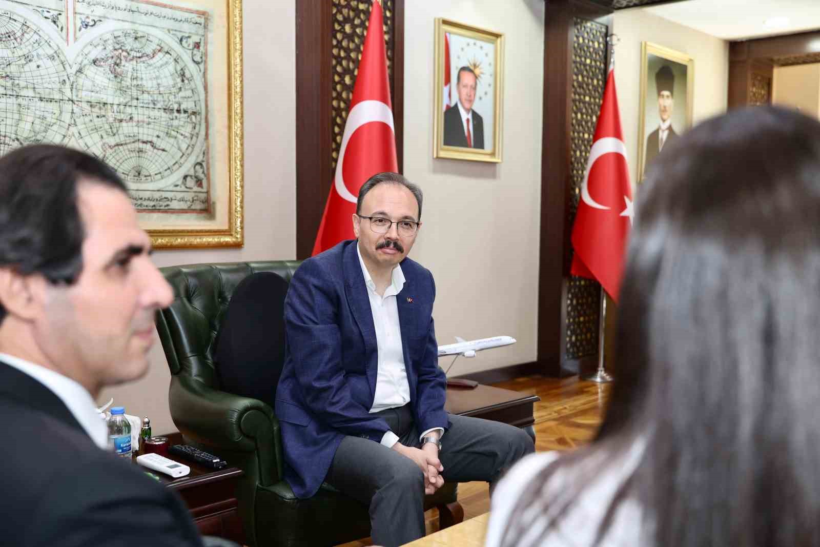 Siirt Valisi, TEKNOFEST’te Türkiye 4.’sü olan gençleri tebrik etti