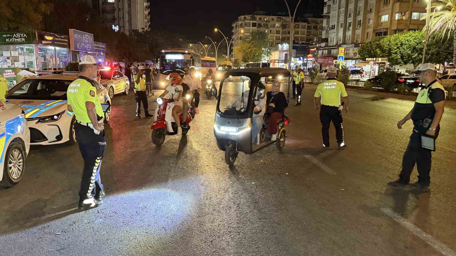Adana’da 46 motosiklet sürücüsüne 357 bin lira ceza kesildi
