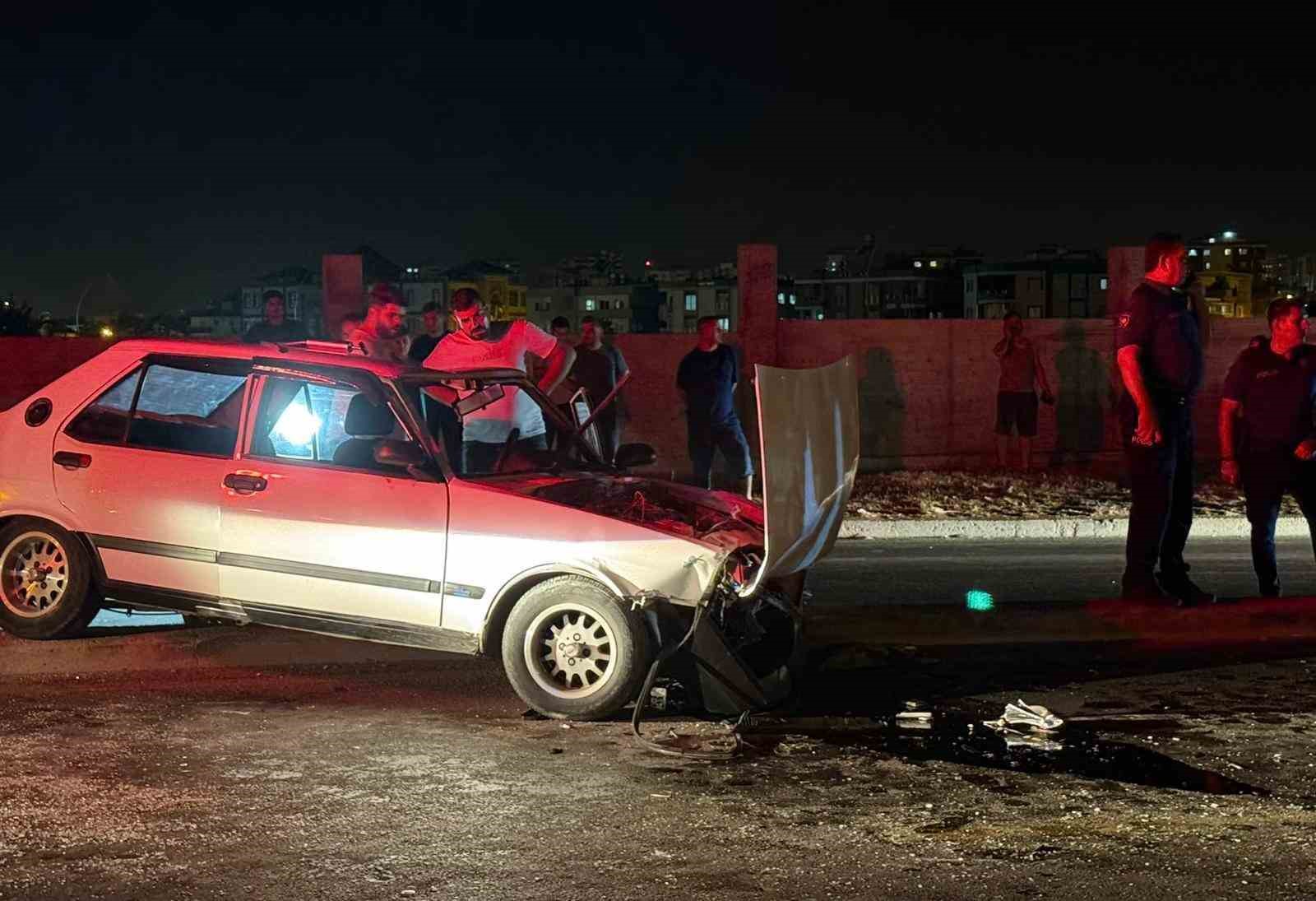Mersinde feci kaza: 1 l, 8 yaral
