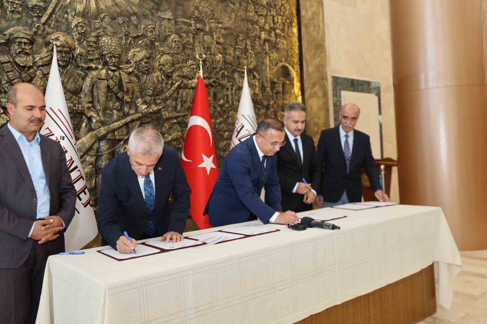 Şahinbey Belediyesi’nden çiftçilere tohumu ve gübre desteği