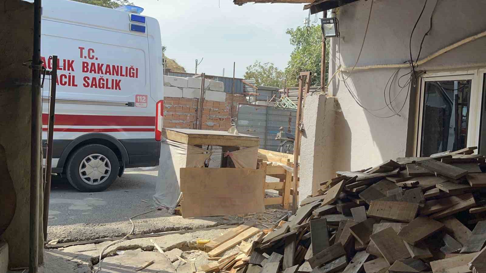 Kışlık yakacak derdine d&uuml;şen kadının talihsiz anı: Diskten fırlayan tahta par&ccedil;ası y&uuml;z&uuml;nden yaraladı
