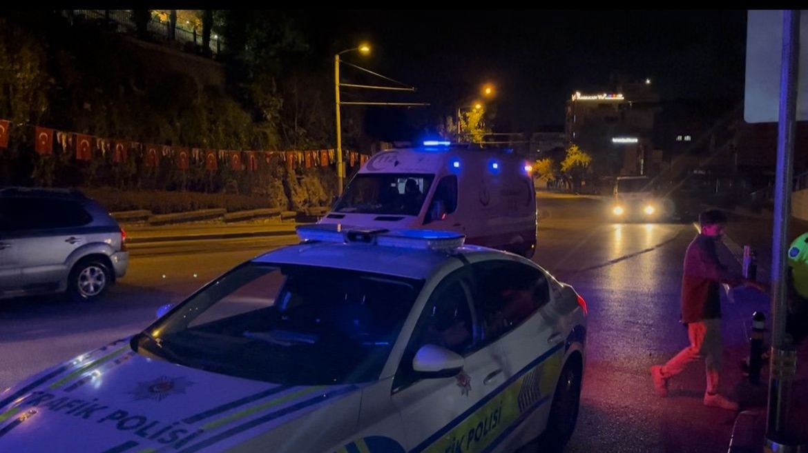 Boş yolda iki motosikletli kaza yaptı: 1 yaralı