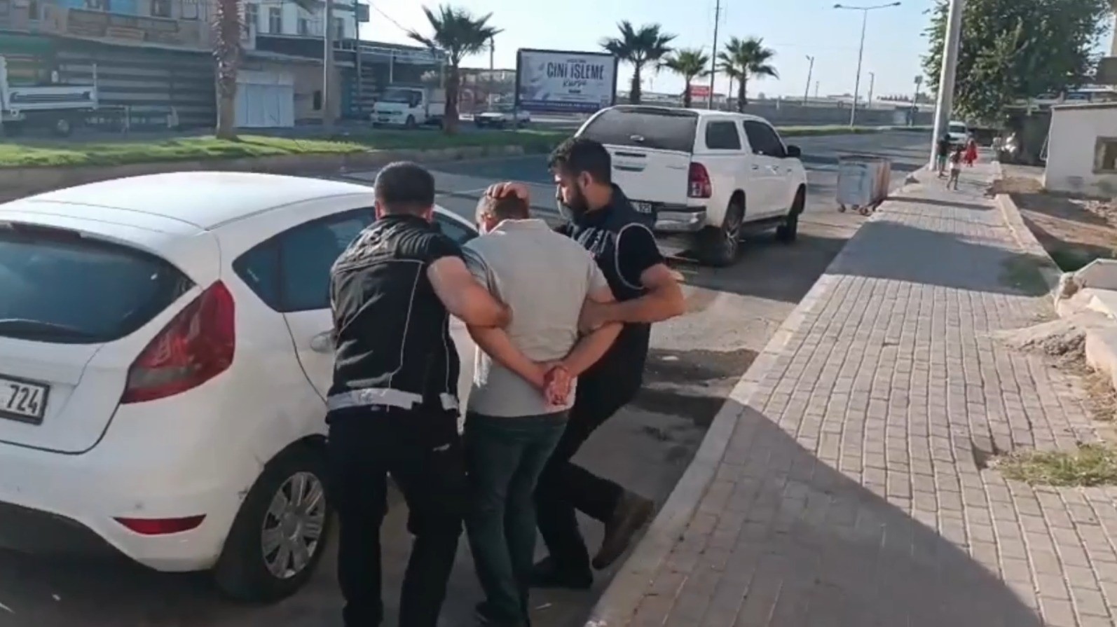 Şanlıurfa merkezli DEAŞ operasyonu: 14 gözaltı
