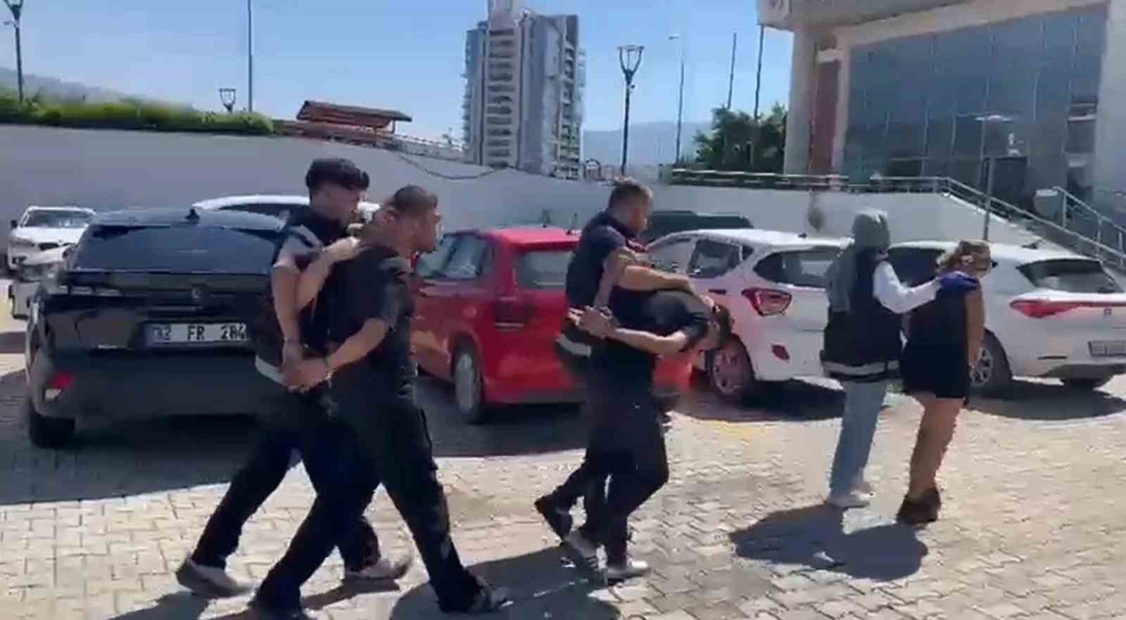 İskenderun’da hapis cezası ile aranan 4 kişi yakalandı