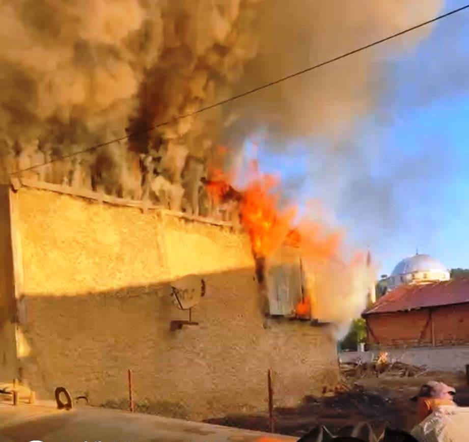 Ahşap evde çıkan yangın paniğe sebep oldu