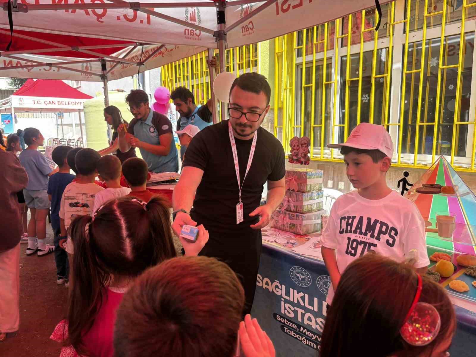 &Ccedil;an&rsquo;da &ouml;ğrenciler sağlık elşici oldu
