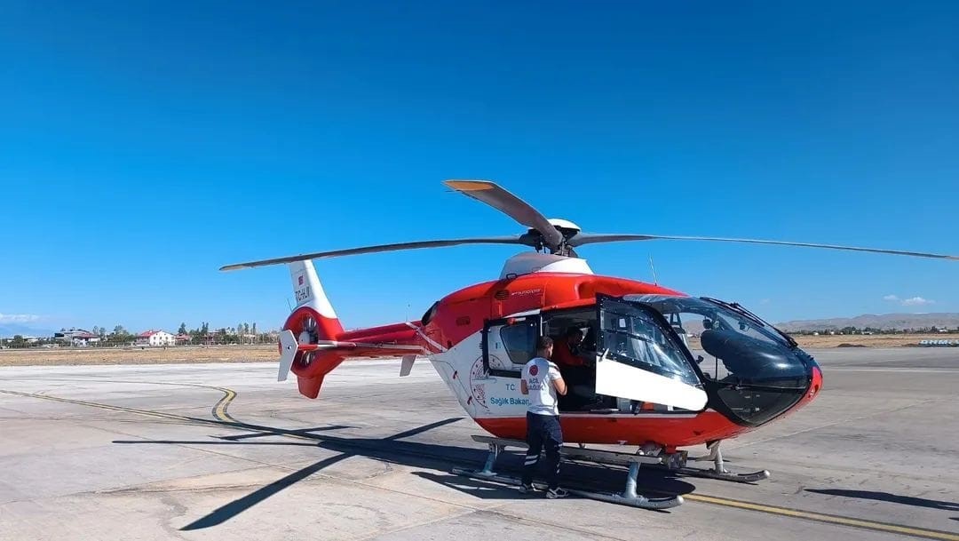 Van&rsquo;da 34 g&uuml;nl&uuml;k bebek u&ccedil;ak ambulansla İstanbul&rsquo;a sevk edildi
