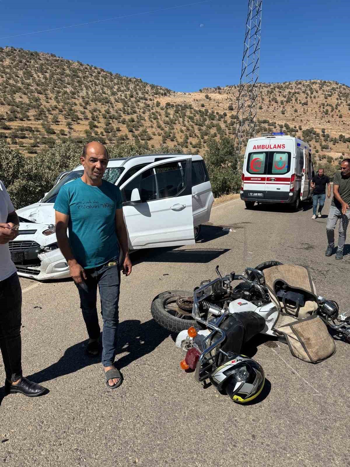 Batman’da hafif ticari araç ile motosiklet çarpıştı: 1 yaralı