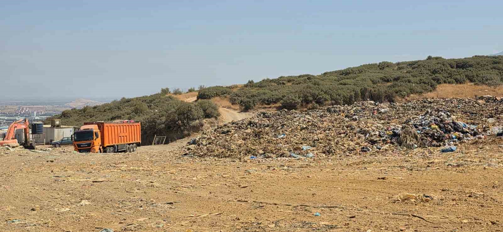 Karateke&rsquo;de jandarmaya rağmen &ccedil;&ouml;p d&ouml;k&uuml;mleri devam ediyor
