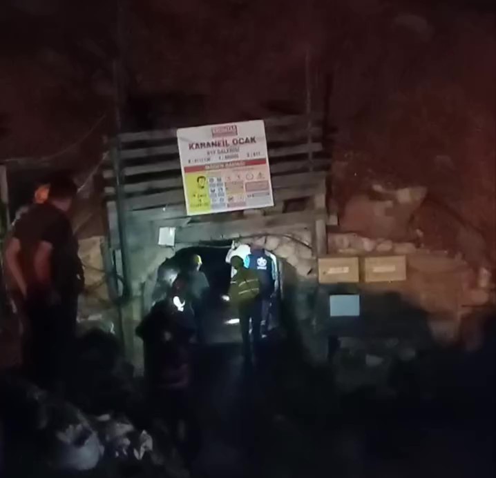 Göçük altındaki 2 işçiler 22 saattir kurtarılmayı bekliyor