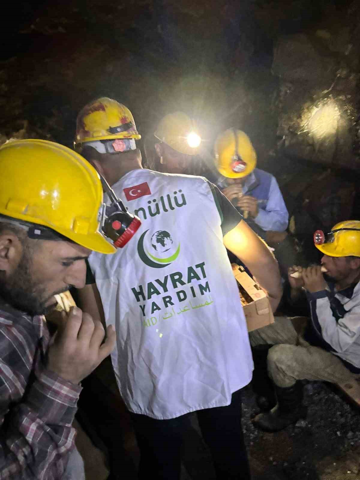 G&ouml;&ccedil;&uuml;k altındaki 2 iş&ccedil;iler 22 saattir kurtarılmayı bekliyor
