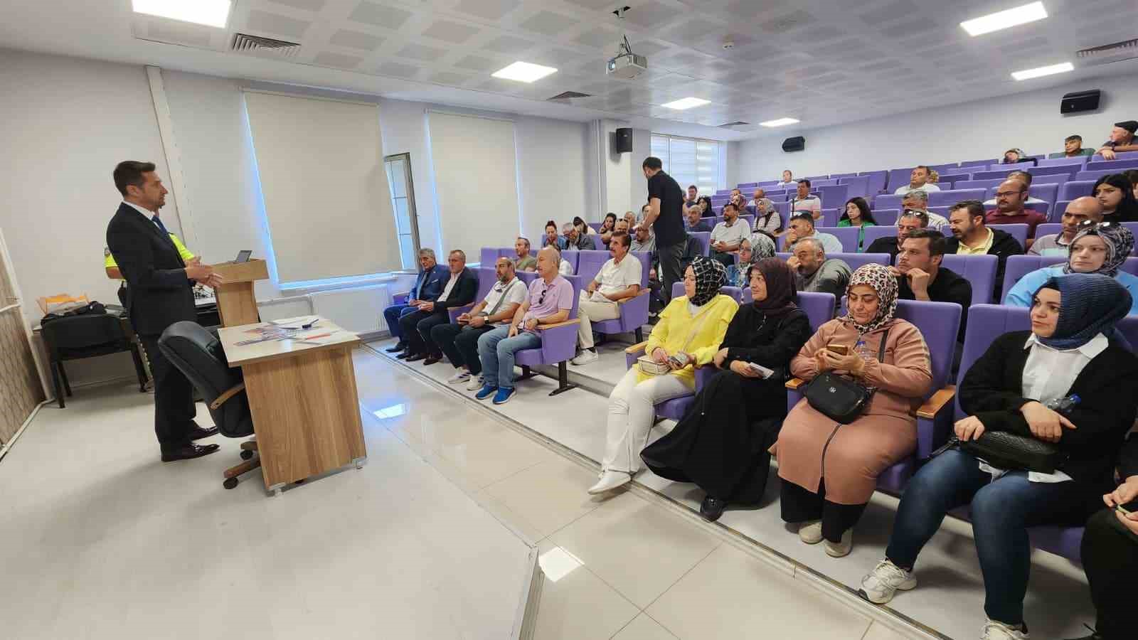 Okul servis şof&ouml;rlerine &rsquo;G&uuml;venli Taşımacılık Eğitimi&rsquo; verildi
