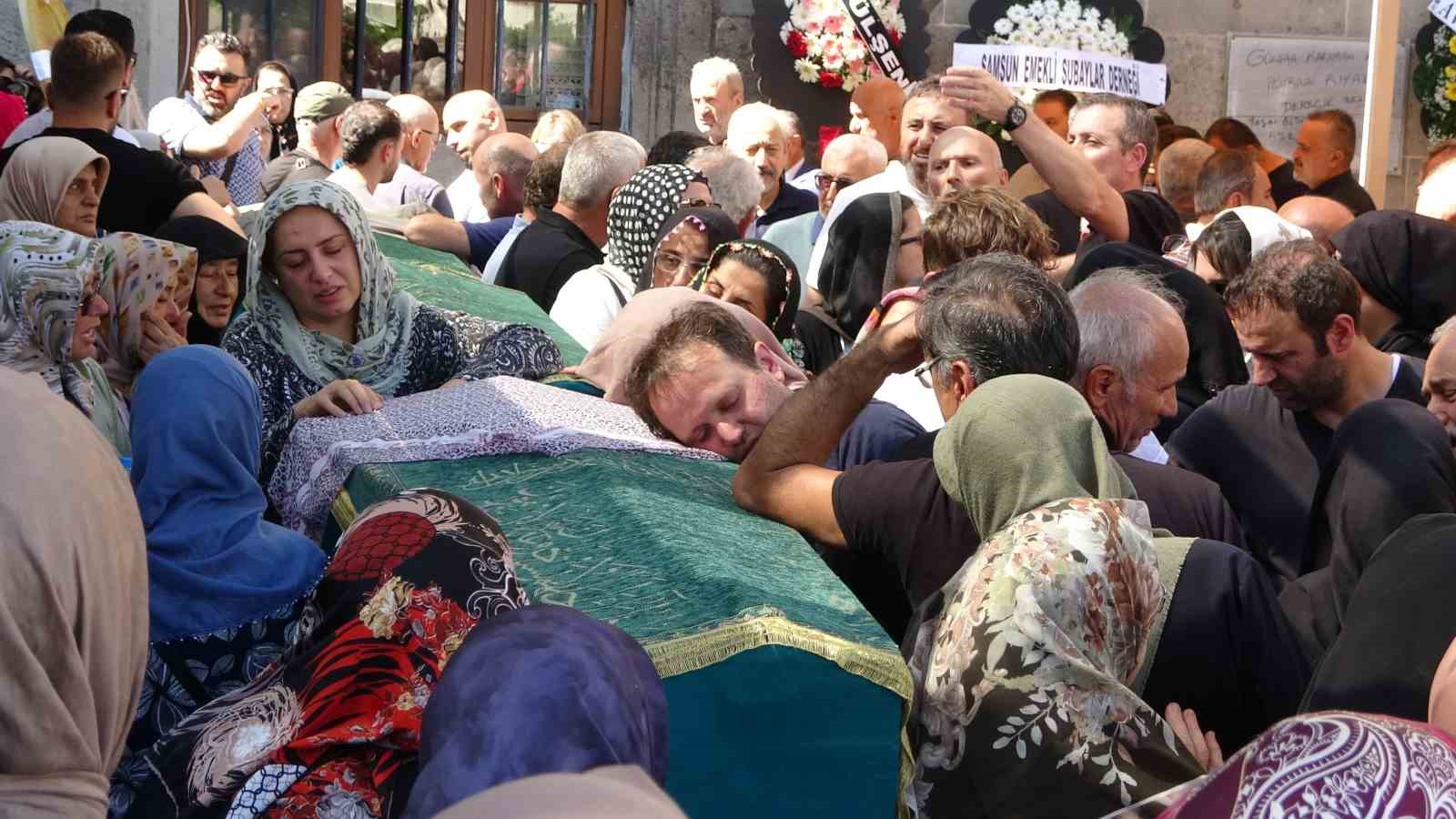 Otomobilin Kızılırmak’a uçtuğu kazada ölen anne ile çocuğuna gözyaşı