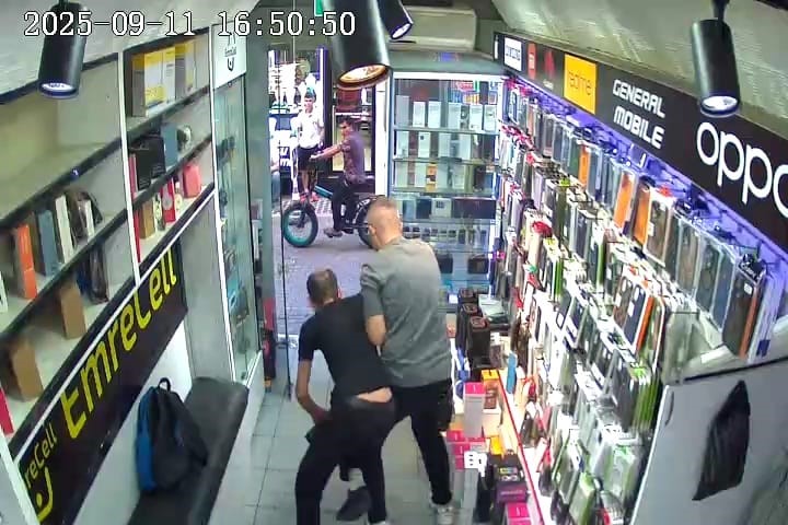 Maket bıçağıyla telefoncuya giren şahıs etkisiz hale getirildi