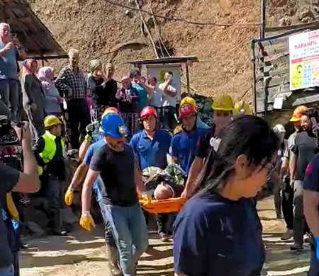 Göçük altındaki madencilerden birisi kurtarıldı