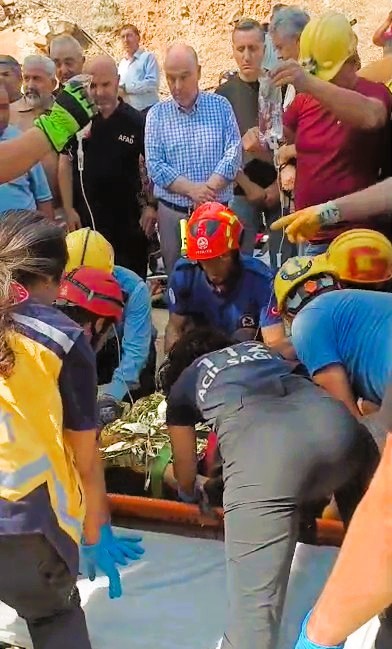 G&ouml;&ccedil;&uuml;k altındaki madencilerden birisi kurtarıldı
