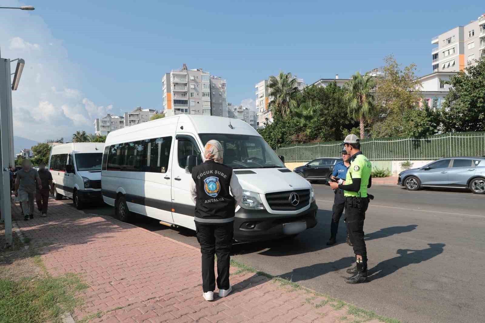 Antalya&rsquo;da okul &ccedil;evreleri ve servis ara&ccedil;ları denetlendi
