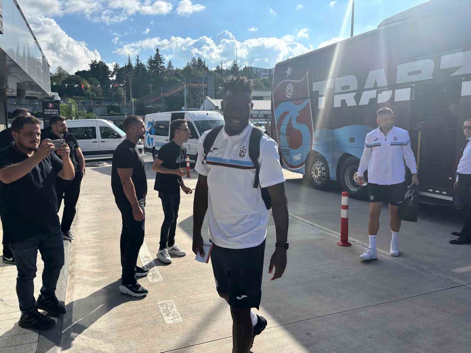 Trabzonspor, Fenerbahçe maçı için İstanbul’a gitti