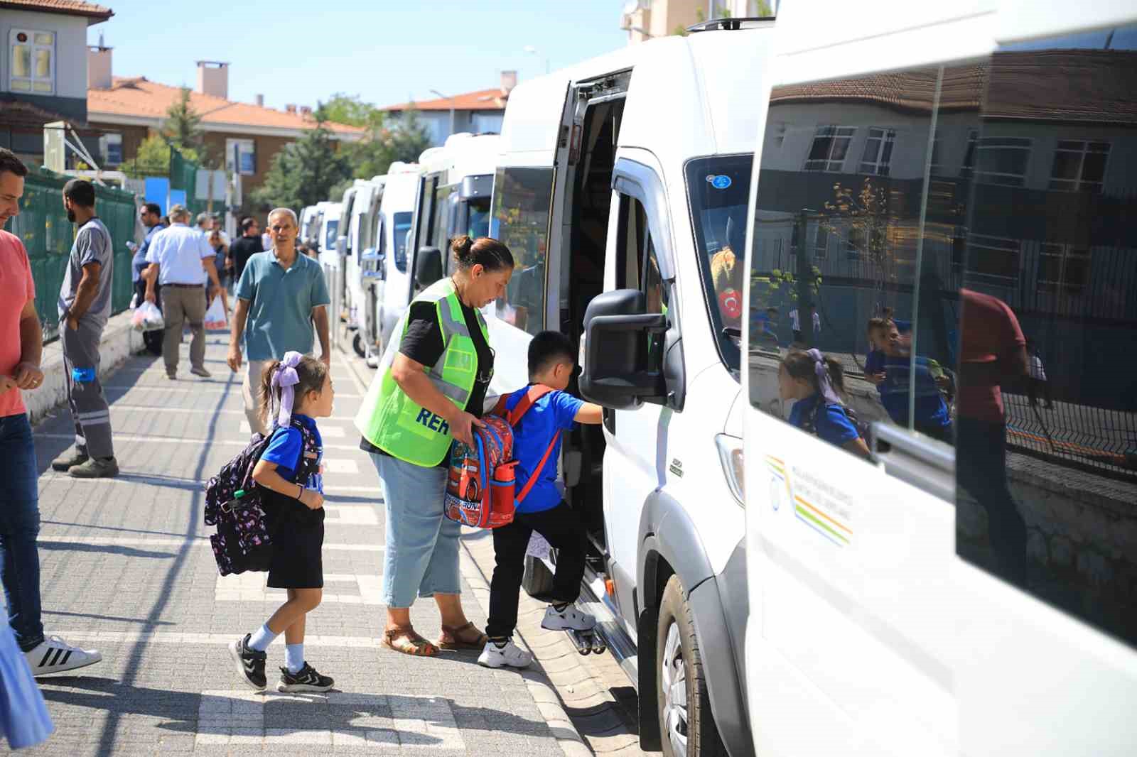 Muğla B&uuml;y&uuml;kşehir zabıtasından servis ara&ccedil;larına &lsquo;&Ouml;ğrenci G&uuml;venliği&rsquo; denetimi

