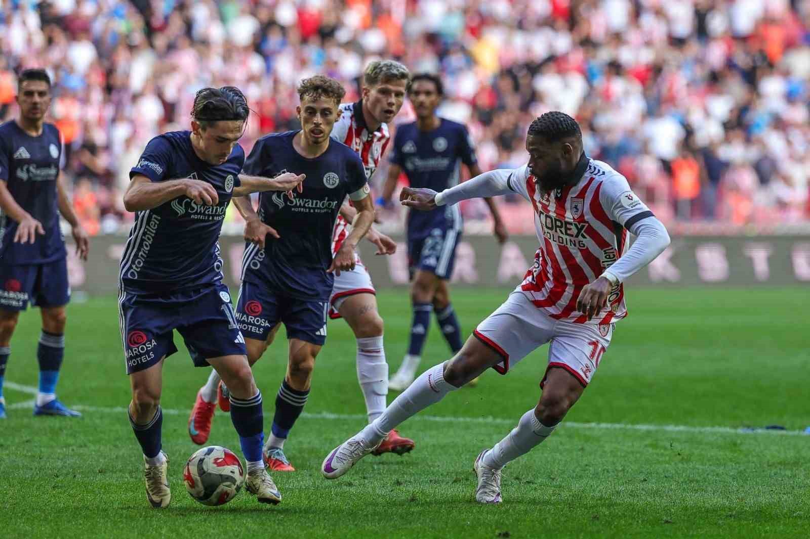 Trendyol S&uuml;per Lig: Samsunspor: 0 - Antalyaspor: 1 (İlk yarı)
