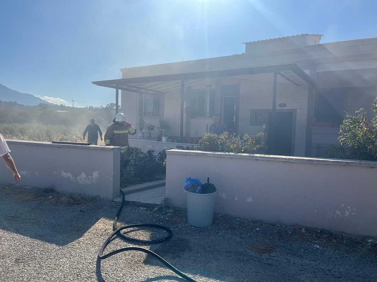 Arsuz’da ev yangını