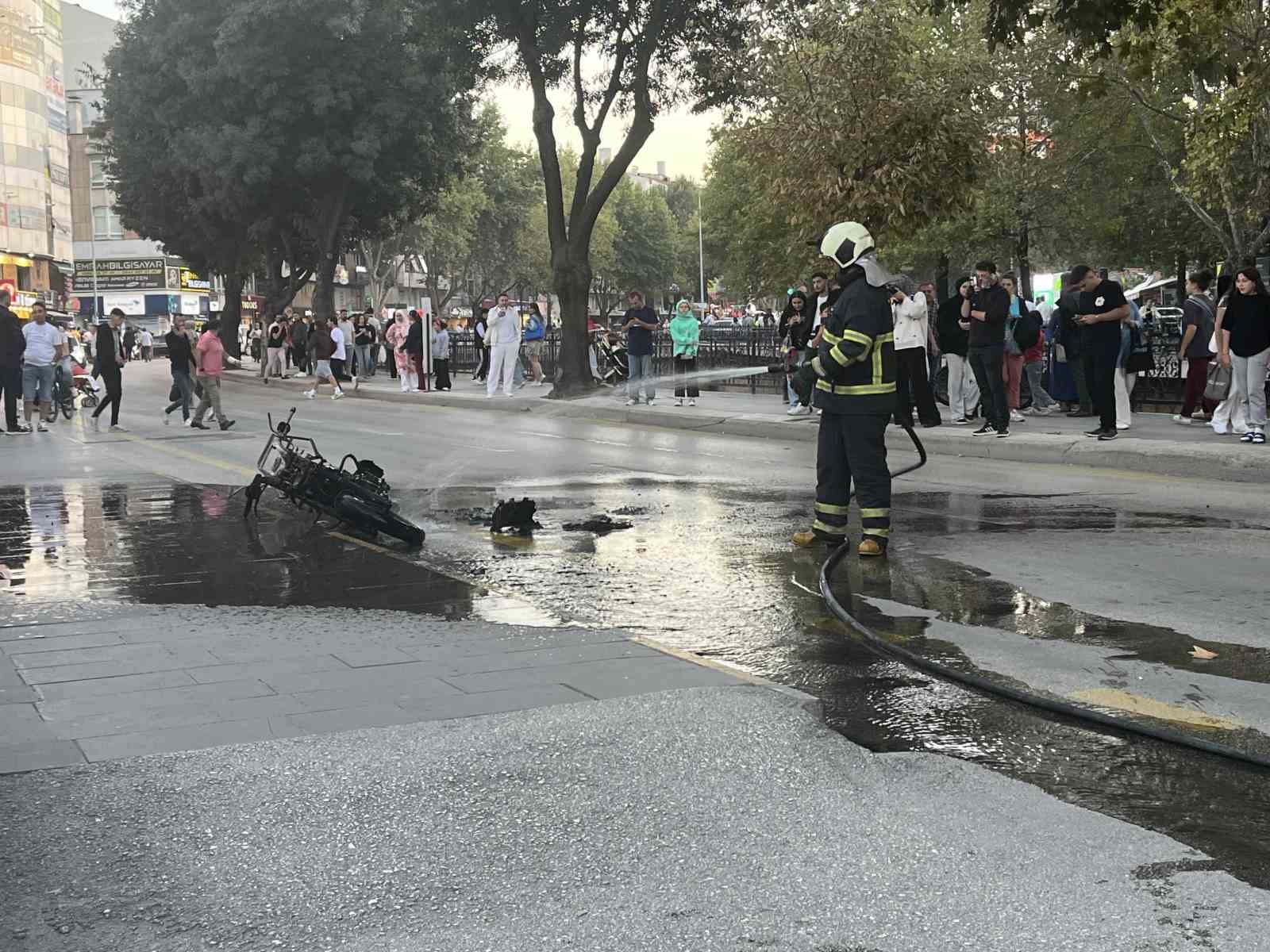 Kastamonu’da seyir halindeki motosiklet alev alev yandı