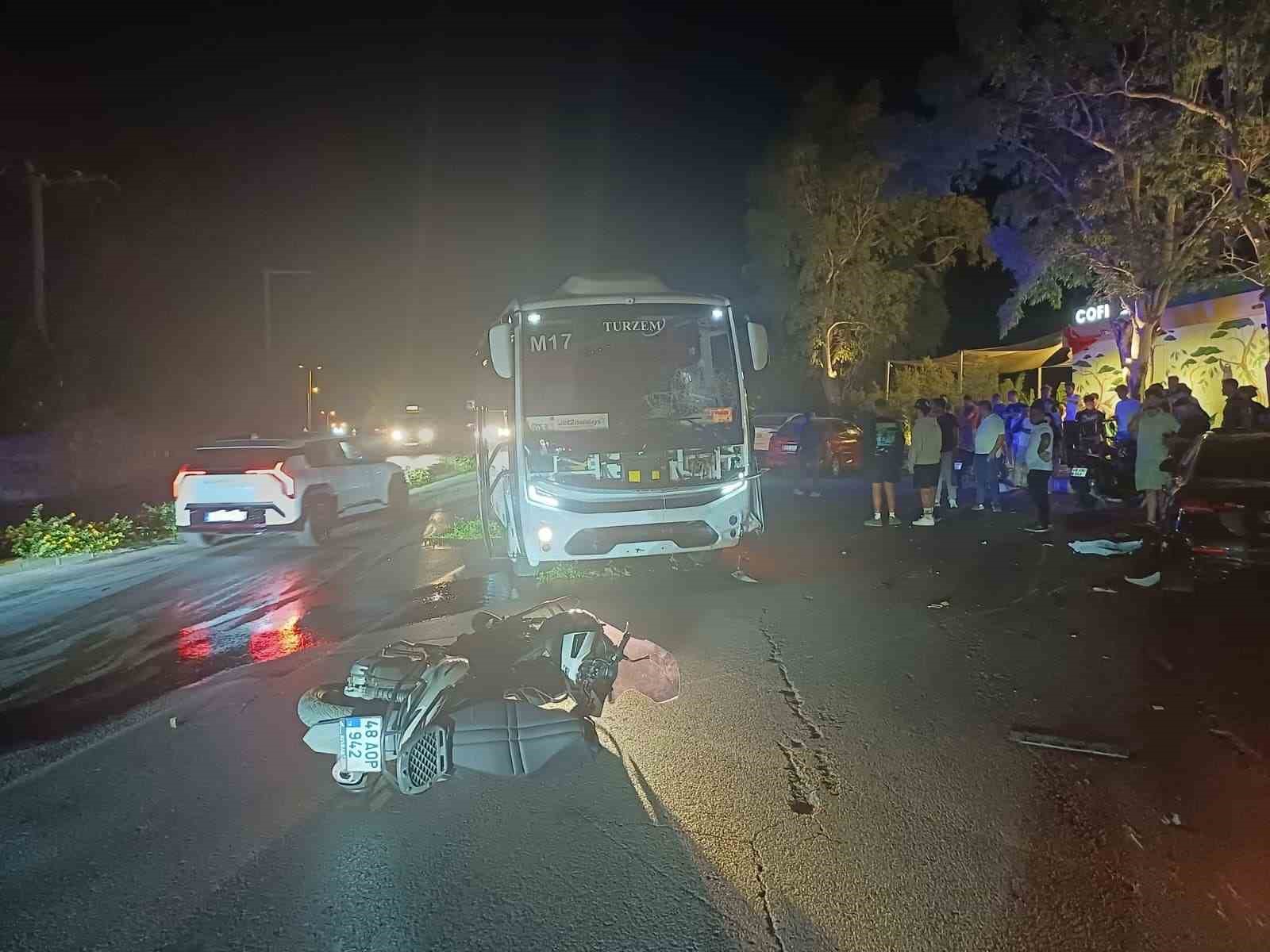 Tur otobüsü karşı şeride geçti: 1 yaralı
