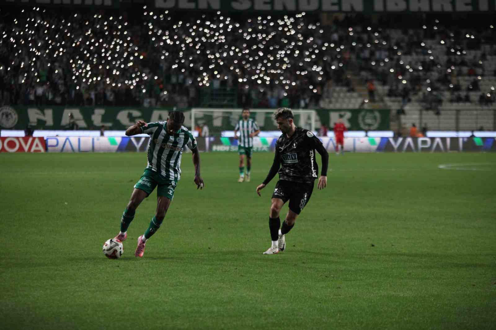 Trendyol Süper Lig: Konyaspor: 0 - Corendon Alanyaspor: 1 (İlk yarı)